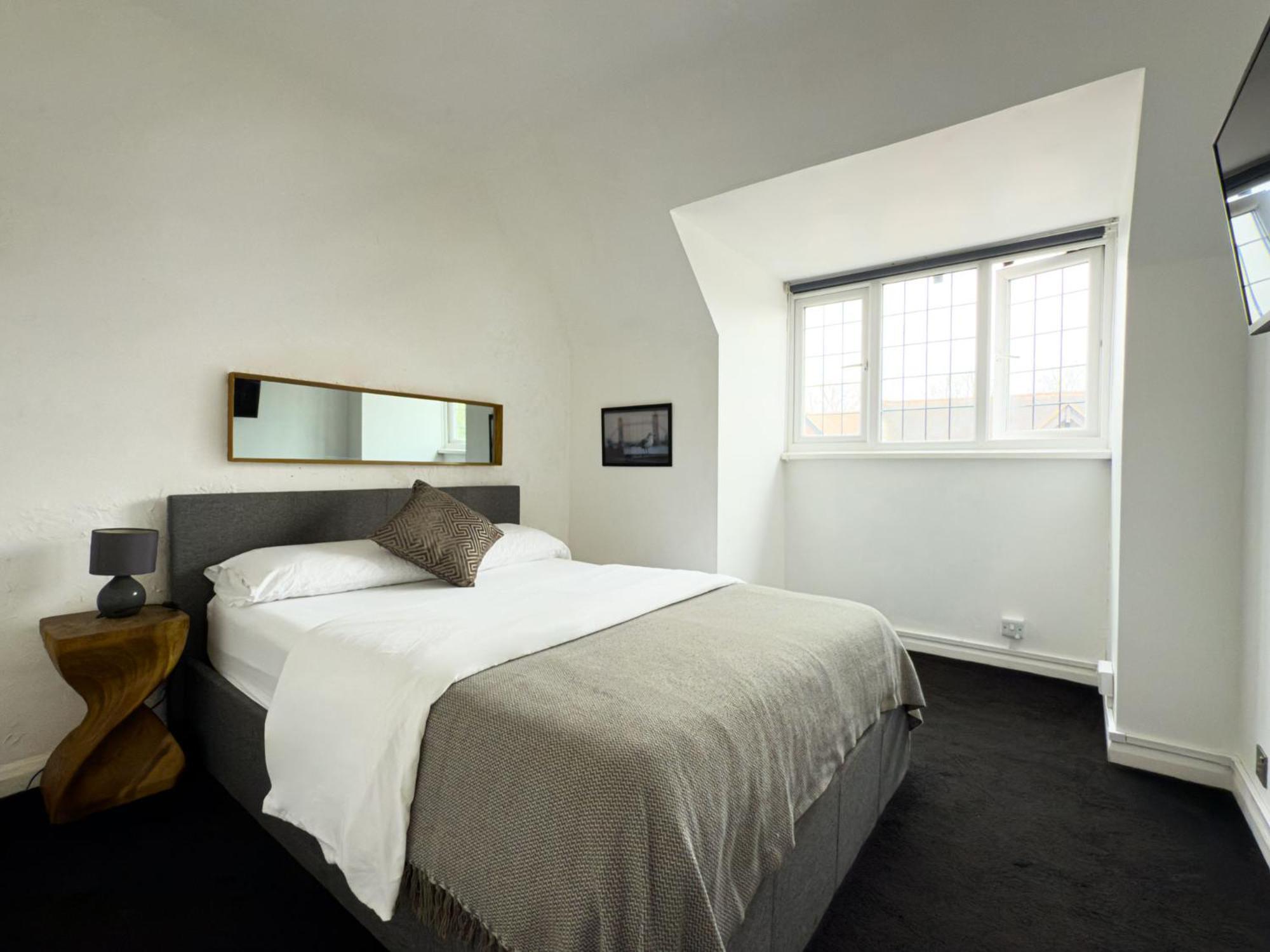 One-Bedroom Flat In Cheam Village エクステリア 写真